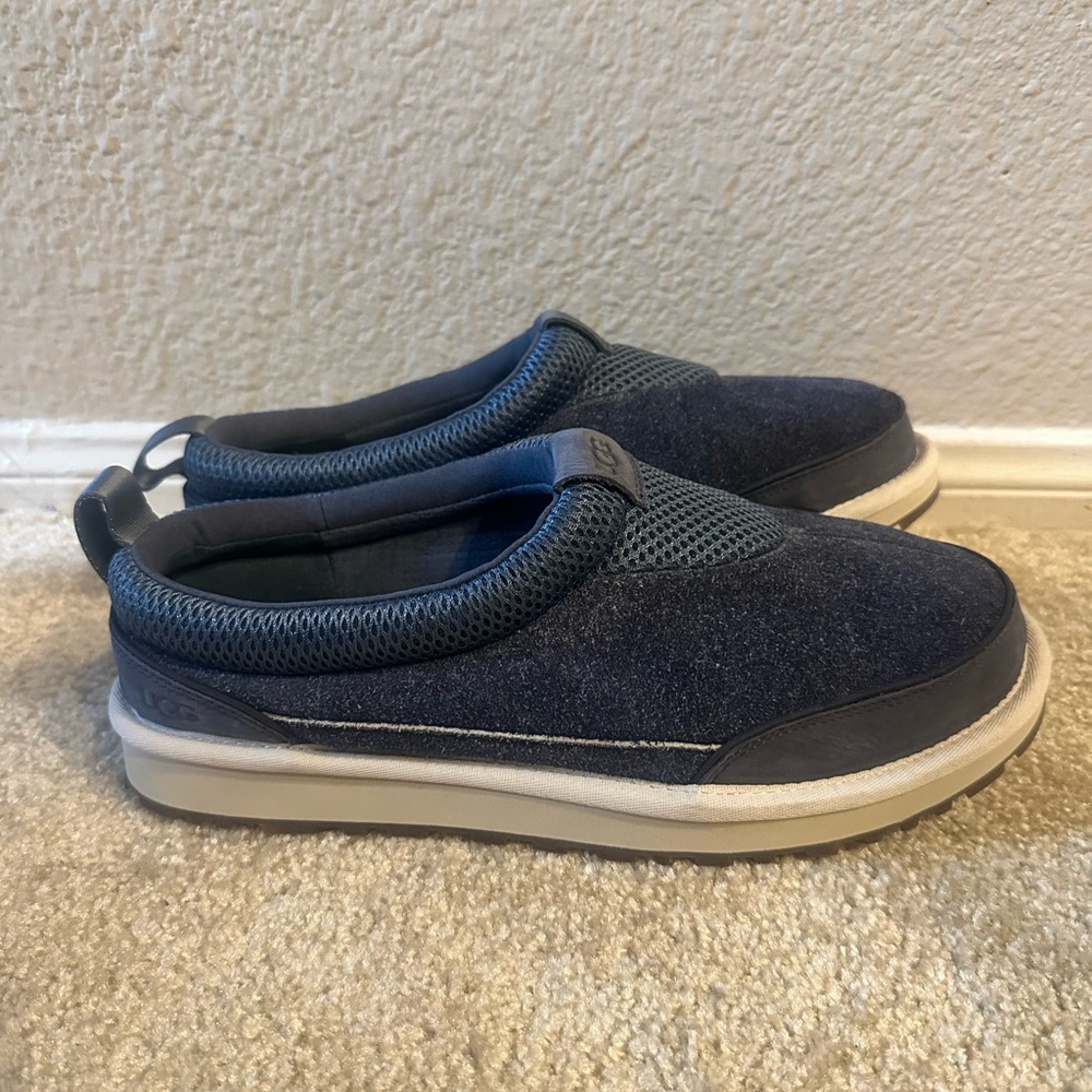 UGG - Picture 2 of 10